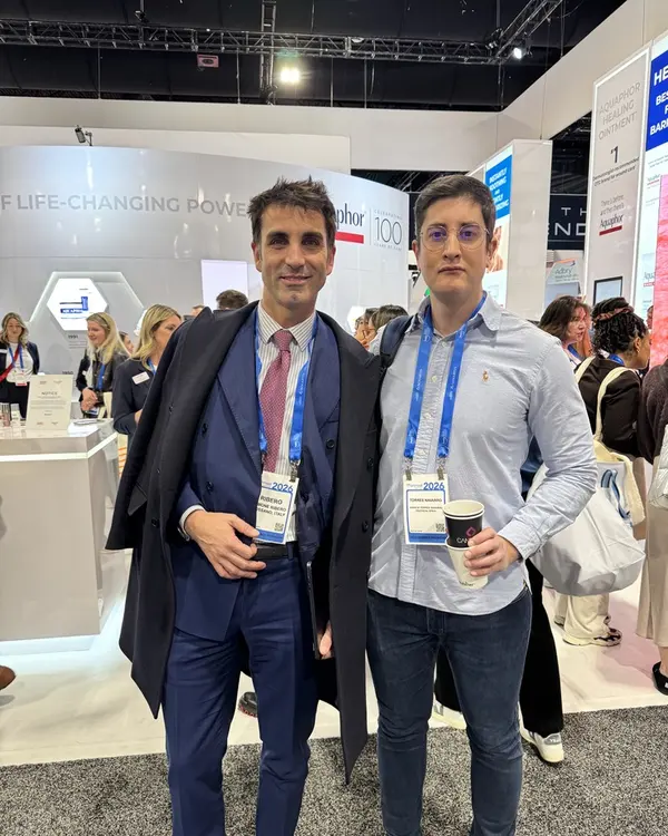 Ignacio Torres Navarro con un colega en el AAD 2026